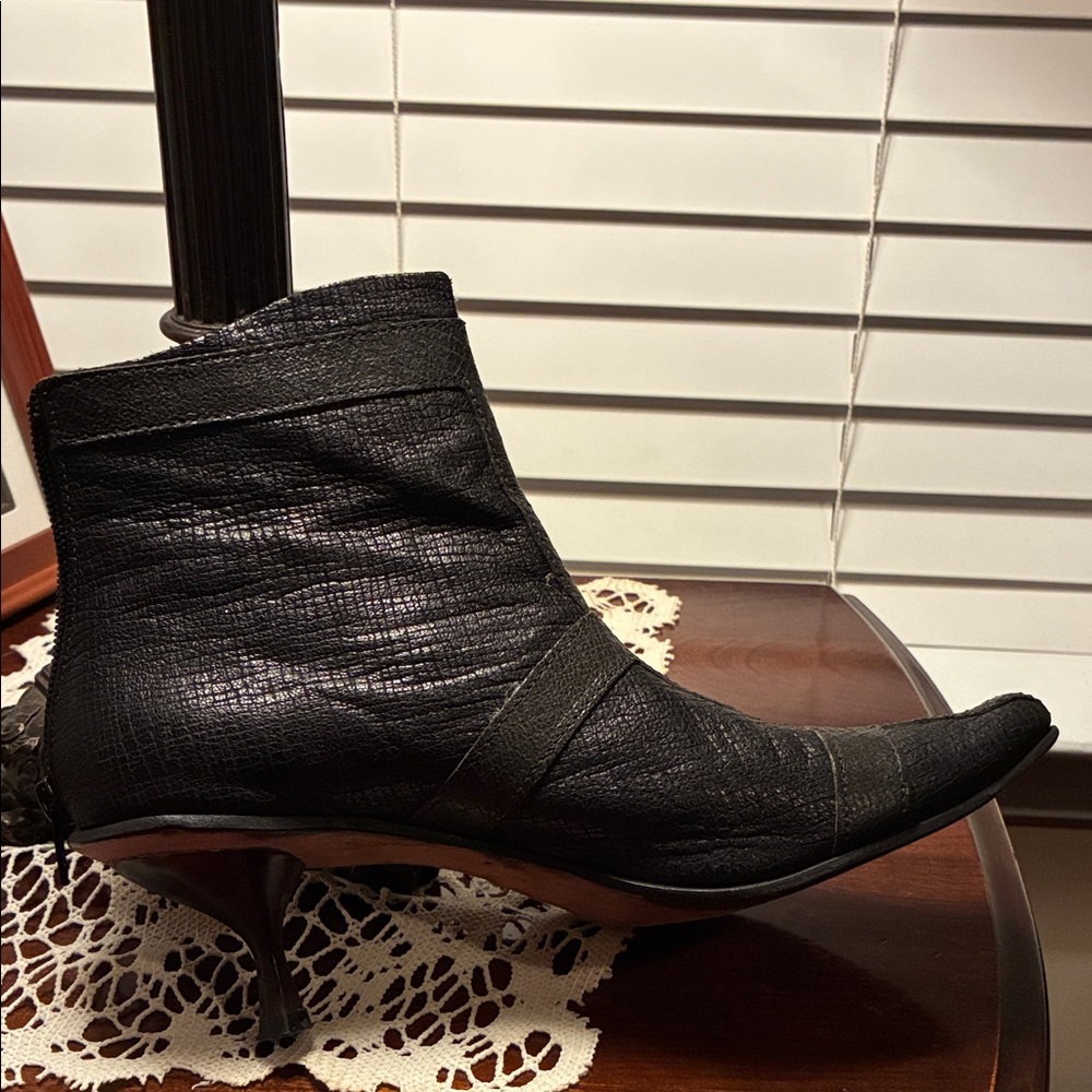 Unique Vintage Skate Kitten Heels Black Ankle Zipper Booties Hand Made in USA 38